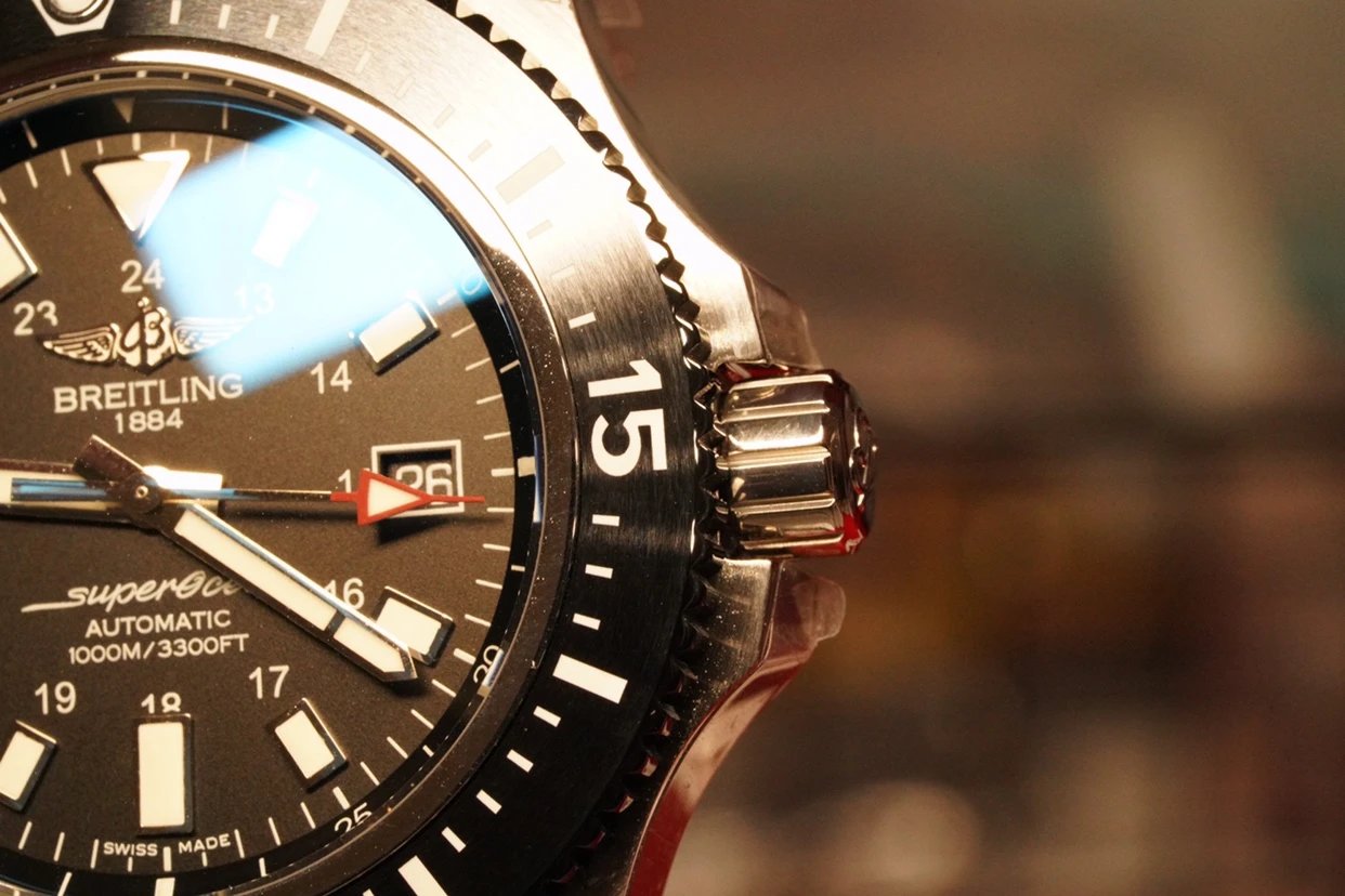 「水中霸主」GF自成立以来，始终致力于打造和呈献最精湛超卓的腕表技术，以满足腕表爱好者们的各类需求。此次带来集超卓科技与原创风范于一身的全新超级海洋44mm特别版腕表。