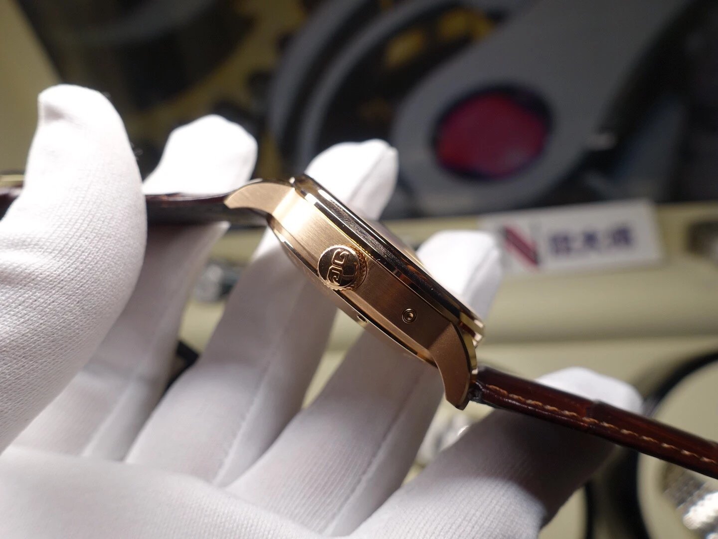 2018巴塞尔世界钟表珠宝展上，德国顶级钟表品牌格拉苏蒂特别带来最新杰作SenatorTourbillon男士机械腕表